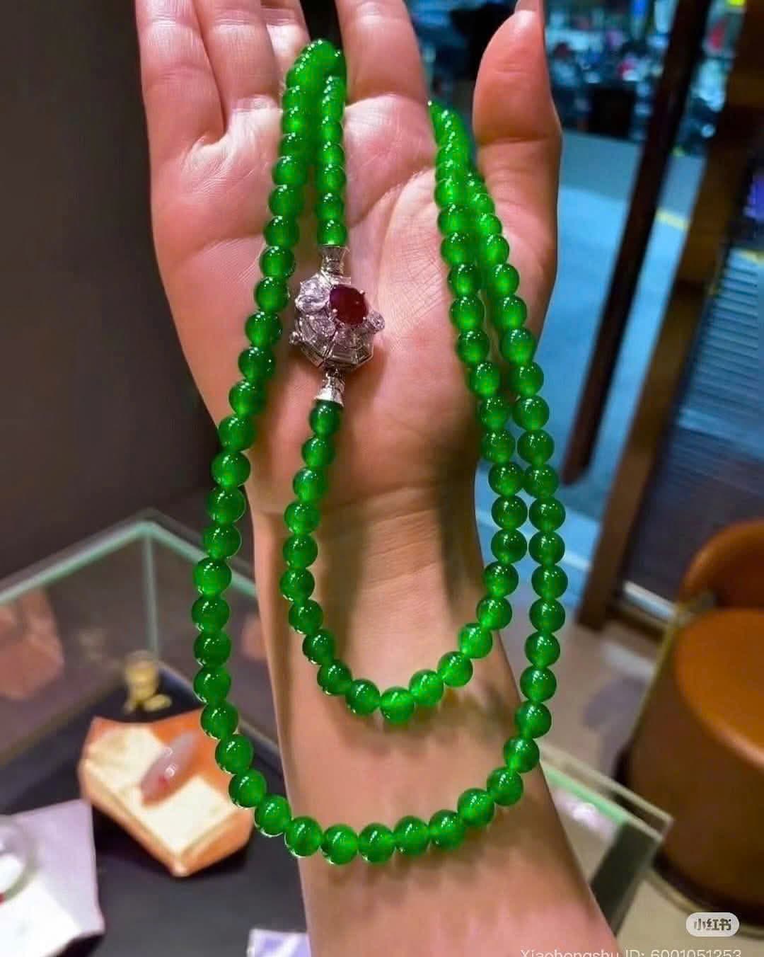 Hoa Tai Ngọc Bích Chế Tác